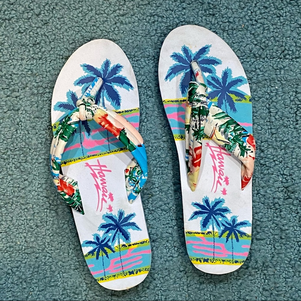 Hawaii Flip Flops - Sz 8